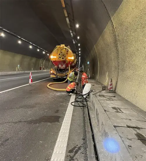 蕉城隧道排水渠清淤